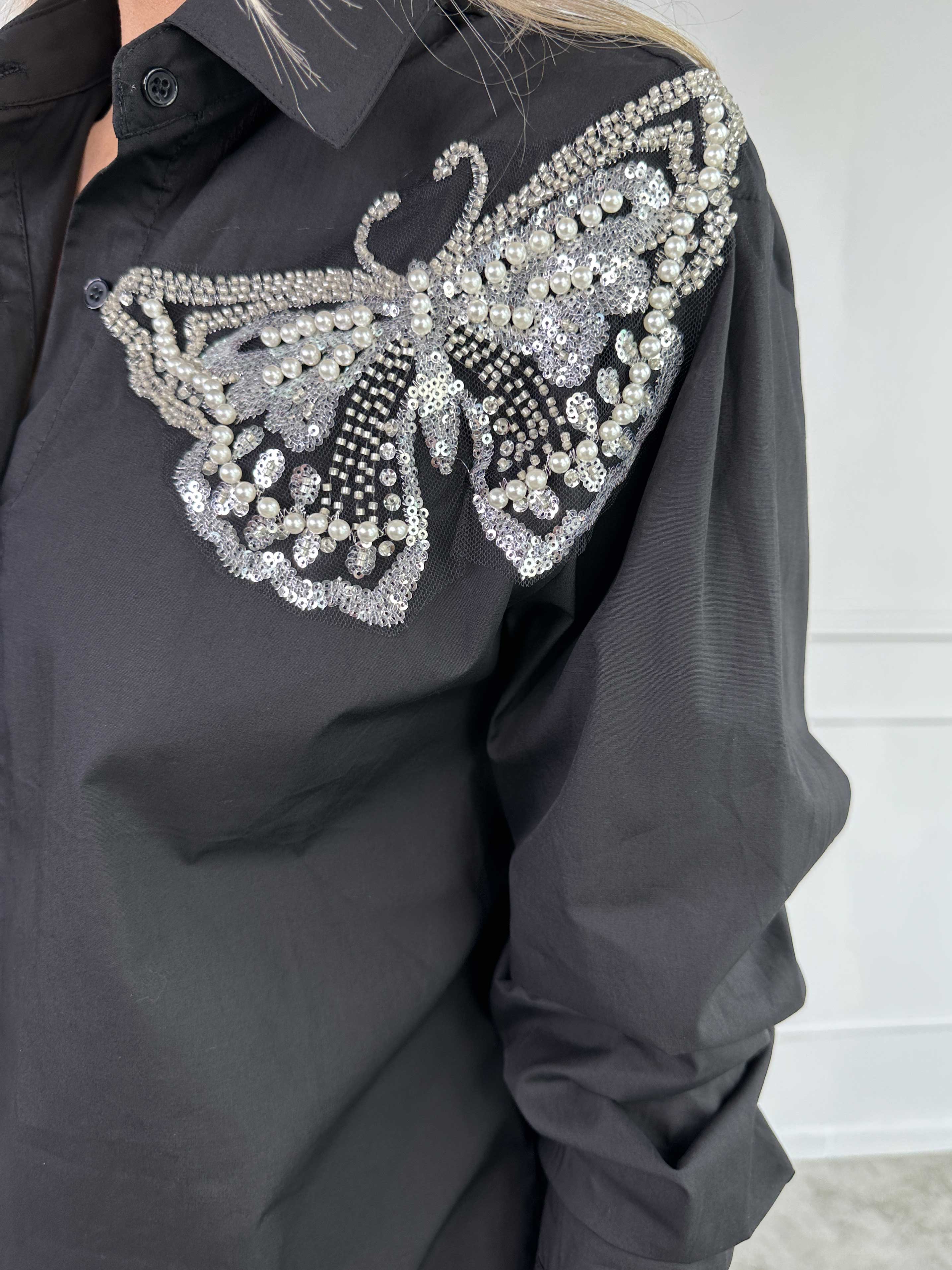 Frederikke - Skjorta med fjäril i pärlor och paljetter